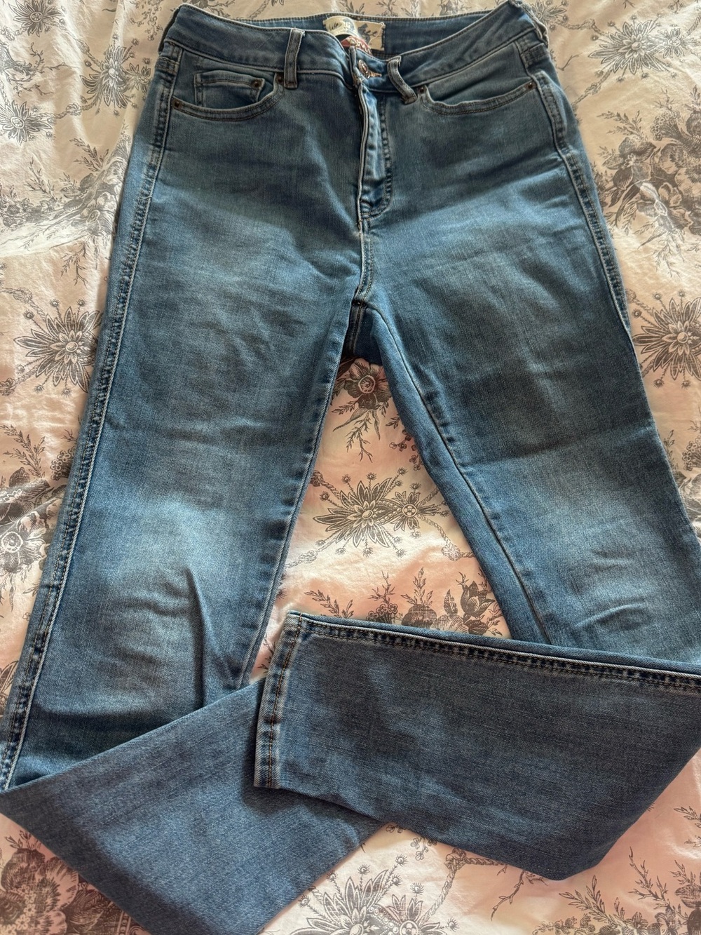 We The Free Skinny Jeans in Mid Blue Wash
